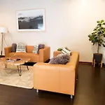 2Br Airy & Tidy Apt With Free Covered Parking - Central Modern