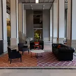 Frontdesk Debonair Studio Apt With City View