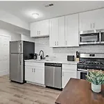 Spacious & Elegant 2-Bedroom Apt - Warren Rep