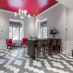 Saint Clair - Magnificent Mile 4*