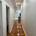 Adorable 2 Bedroom Apartment With Free Street Parking