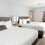 Saint Clair - Magnificent Mile 4*