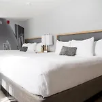 Saint Clair - Magnificent Mile 4*