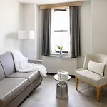 Saint Clair - Magnificent Mile Chicago
