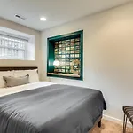 Vibrant & Stylish 4 Bed Condo Near Humboldt Park