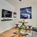 Cozy 2Br West Town Apt, Ideal For Mid-Term Stays