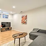 Stunning Chicago Townhome About 9 Mi To Downtown!