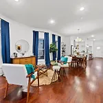 *Big Blue* Eclectic 3Bdrm/1Bath Bronzeville Gem