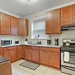 2Br Comfy & Artistic Apt Outfitted For Comfort - Francisco 1