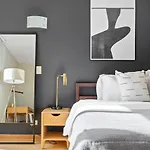 Gold Coast 2 Bedroom Nr Cta Oak St Beach Shopping Chi-174