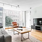 Gold Coast 2 Bedroom Nr Cta Oak St Beach Shopping Chi-174