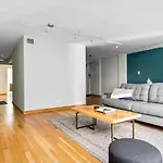 Gold Coast 2 Bedroom Nr Cta Oak St Beach Shopping Chi-174
