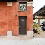 Luxurious Downtown 3 Bed 2 Bth
