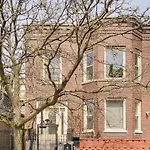 Chic Chicago Apartment About 1 Mi To Wrigley Field!