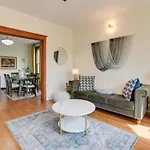 Apartment Chic About 1 Mi To Wrigley Field! Chicago
