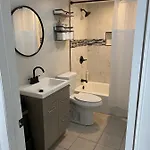 Modern 3 Bedroom Close To Downtown Apartment Chicago