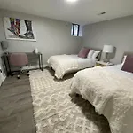 Modern 3 Bedroom Close To Downtown