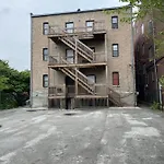Apartment Modern 3 Bedroom Close To Downtown