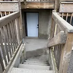 Modern 3 Bedroom Close To Downtown