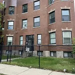 Modern 3 Bedroom Close To Downtown *