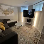 Modern 3 Bedroom Close To Downtown
