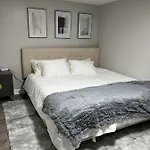 Modern 3 Bedroom Close To Downtown Chicago