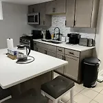 Apartment Modern 3 Bedroom Close To Downtown