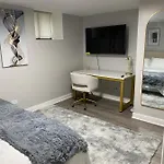 Modern 3 Bedroom Close To Downtown *