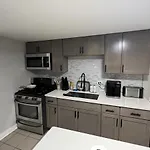 Modern 3 Bedroom Close To Downtown Chicago