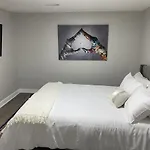 Apartment Modern 3 Bedroom Close To Downtown