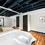 Lavish Near Lake Downtown & Sox #G