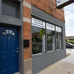 Contemporary Apt In Irving Park