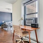 Gold Coast 1Br W Grills Gym Nr Shops Park Chi-949