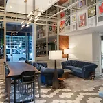 Saint Clair - Magnificent Mile Chicago