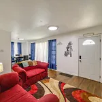 Convenient Chicago Vacation Rental With Office!