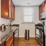 Modern Comfort 2 Bd Condo In Iconic Lincoln Square Condo