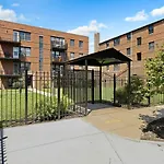 Modern Comfort 2 Bd Condo In Iconic Lincoln Square Condo
