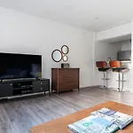 Gold Coast Studio Nr L Nr Mariano Park Chi-129