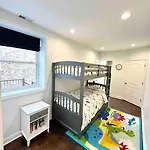 Beautifully Renovated House 10 Mins From Downtown