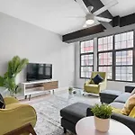 2Br Bright & Cozy Apartment - Hubbard 2