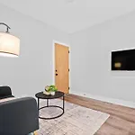 Stylish And Functional Studio Apartment - Brompton 61-66 Rep