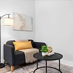 Stylish And Functional Studio Apartment - Brompton 61-66 Rep