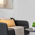 Stylish And Functional Studio Apartment - Brompton 61-66 Rep