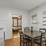 Warm & Inviting 2br - Fullerton 1b Chicago