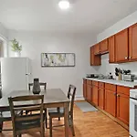 Warm & Inviting 2br - Fullerton 1b Chicago