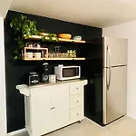 Private Chicago Garden Unit 1Br/1Ba