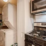 2 Bed / 1 Bath Near O\'Hare