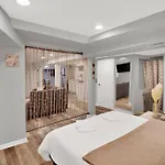 Logan Square Monthly Apartment *