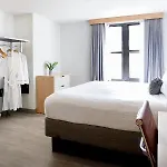 Saint Clair - Magnificent Mile Hotel