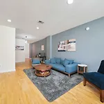 City-View Chicago 3-Br Rooftop